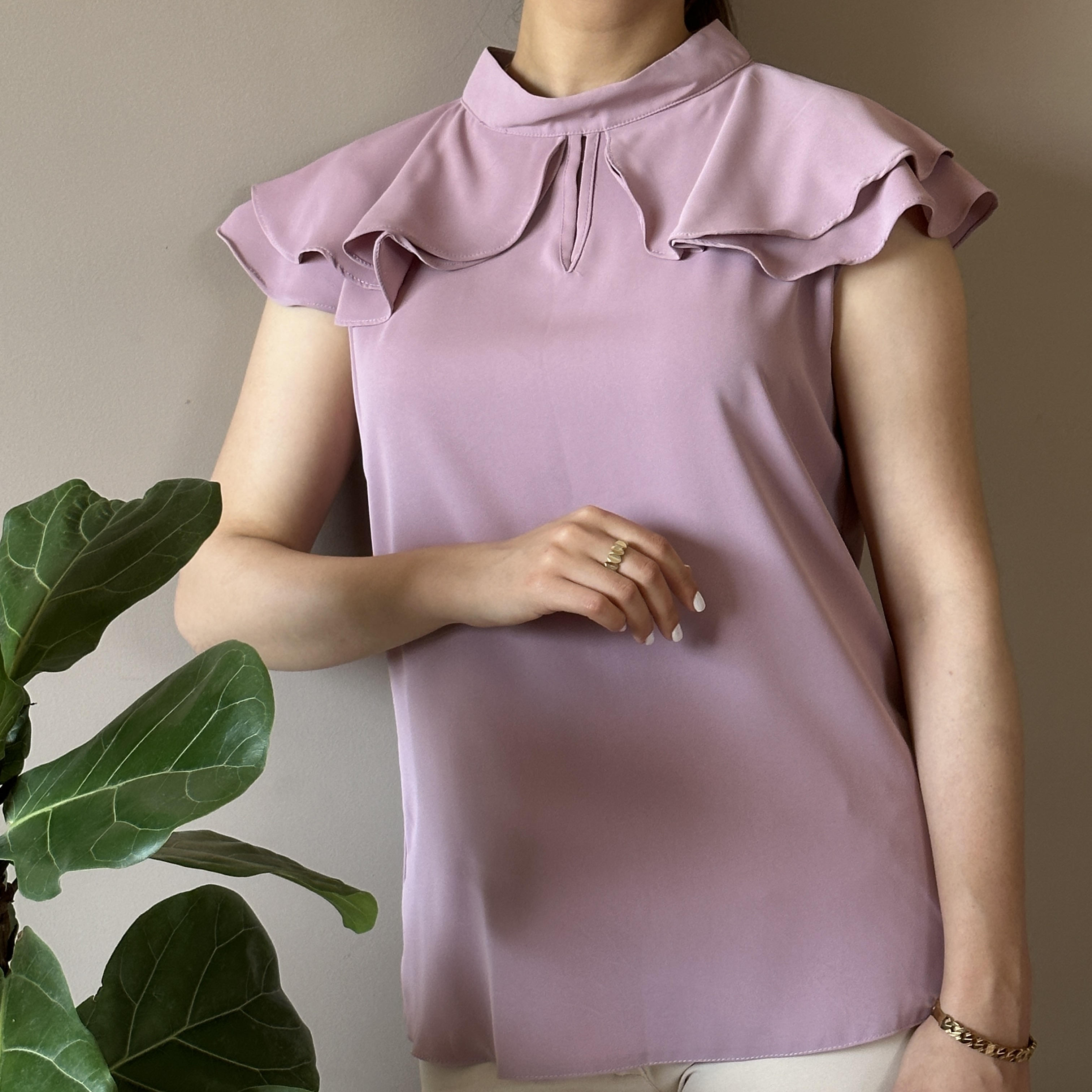 تاپ زنانه مجلسی کرپ الیزه سرشانه چین دار